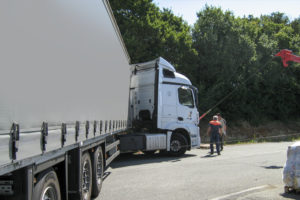 Extraction de poids-lourds d'un fossé